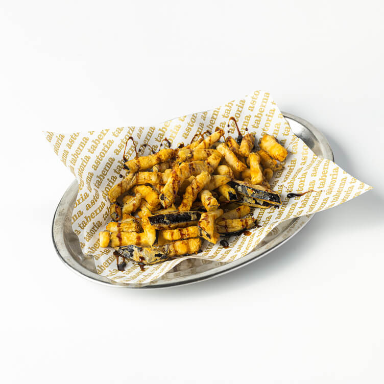 Bastones de berenjenas fritas